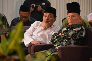 Ketua Tanfidziyah PWNU Jatim KH Moh Hasan Mutawakkil Alallah bersama H Sholeh Hayat Wakil Ketua PWNU Jatim saat menghadiri kegiatan NU.